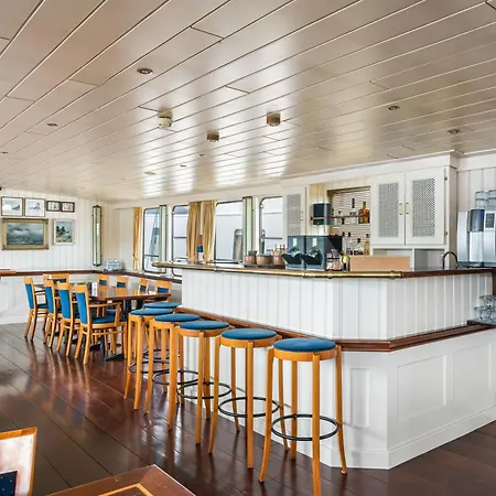 Aemstel Отель *