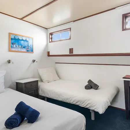 Sailing Hotel *